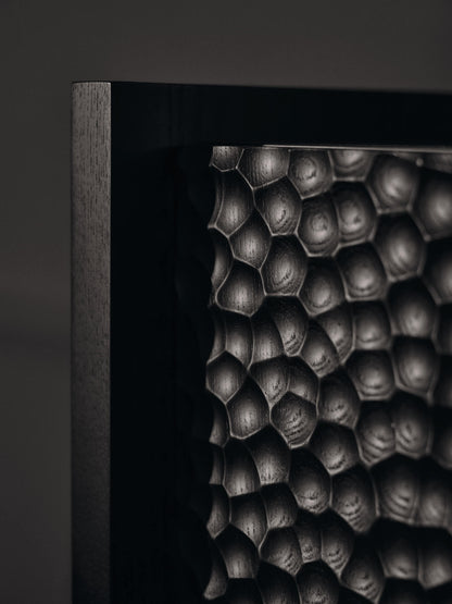 Scarni Sockelschrank – dunkel gebeizte Esche