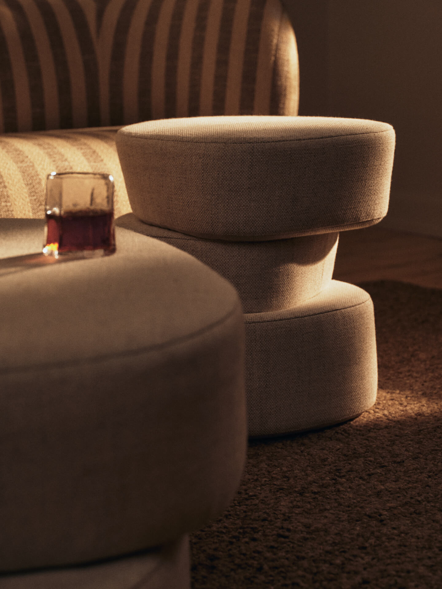 Plyo Pouf – Heftklammer – Cremeweiß